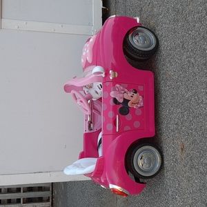 Minnie Mouse batter powered car (pink/white